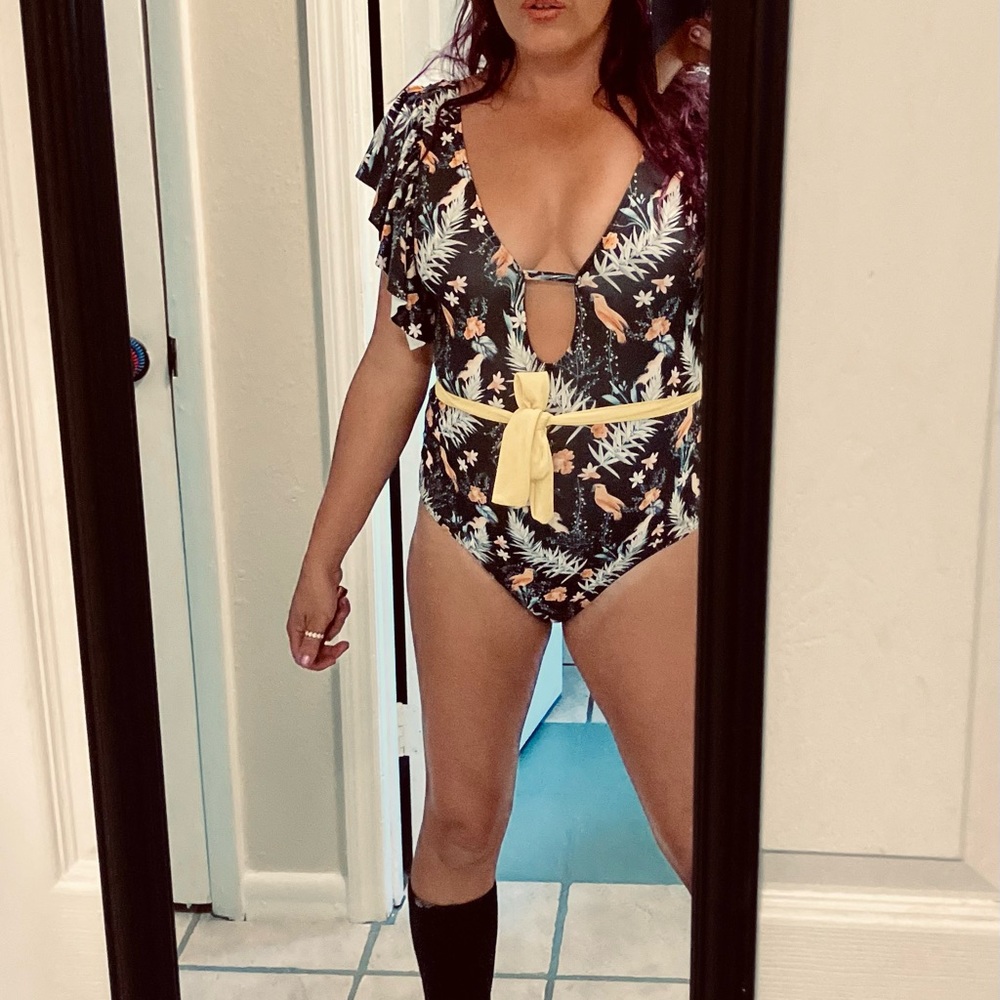 NWT TeLaura Swimsuit Super Cute